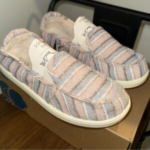 BRAND NEW with tags Roxy Minnow Fur Women’s Size 5.5 Slip On Shoes